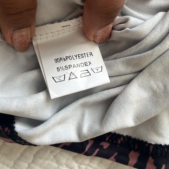 NWT print stretch sleeveless top - Picture 5 of 8